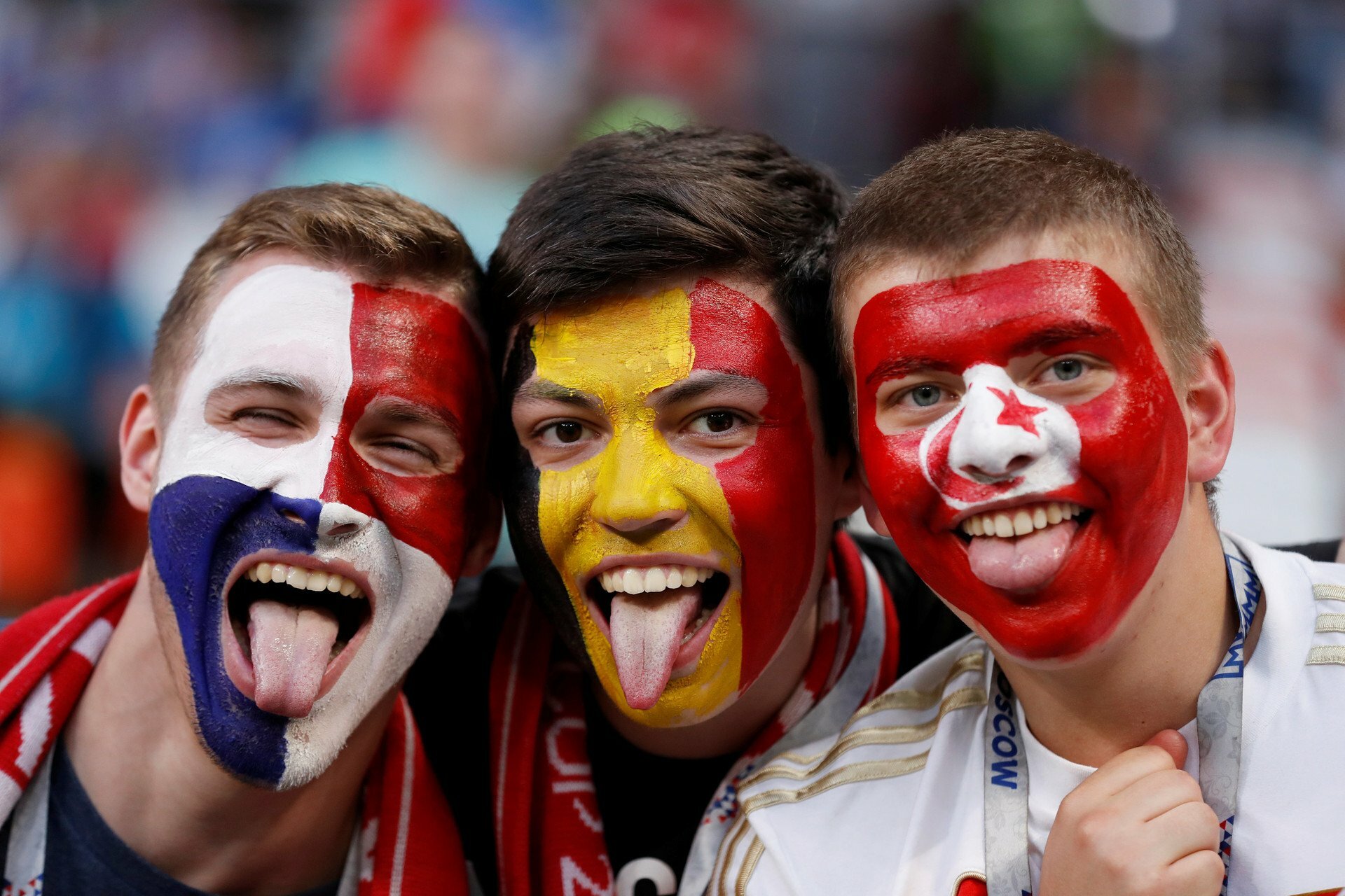 Лики Страсти: Портреты Знаменитых Футбольных Фанатов со Всего Мира